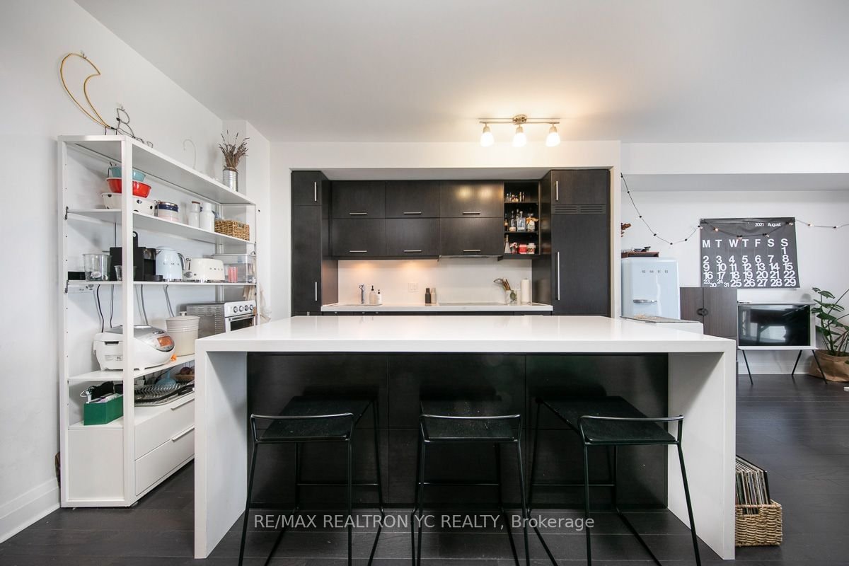65 St Mary St, unit 2205 for rent - image #4