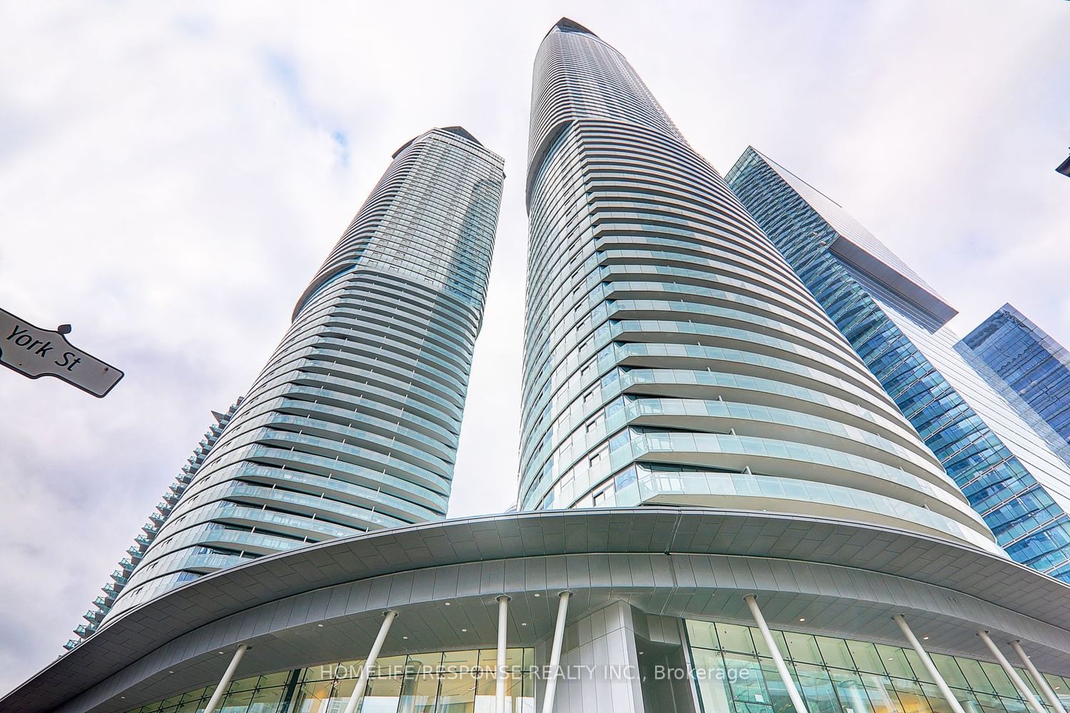 14 YORK St | Ice Condos | Ice Condos II | 1 Bed + 1 | 1 Bath | Unit #3109