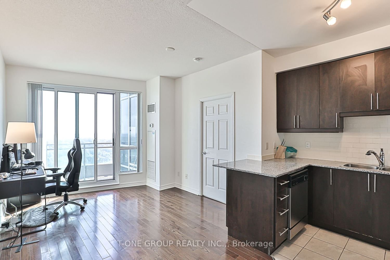 18 Holmes Ave, unit 2102 for sale - image #5