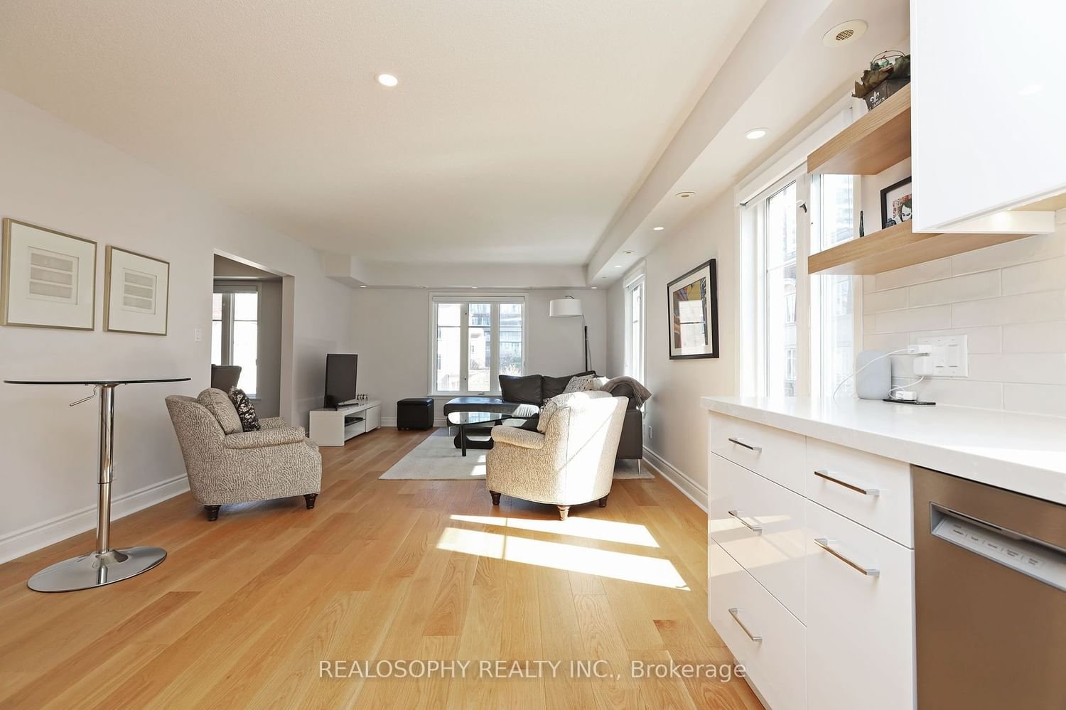 54 East Liberty St, unit 1003 for rent - image #8