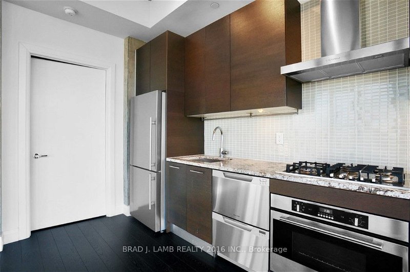 224 King St W, unit 3701 for rent - image #2