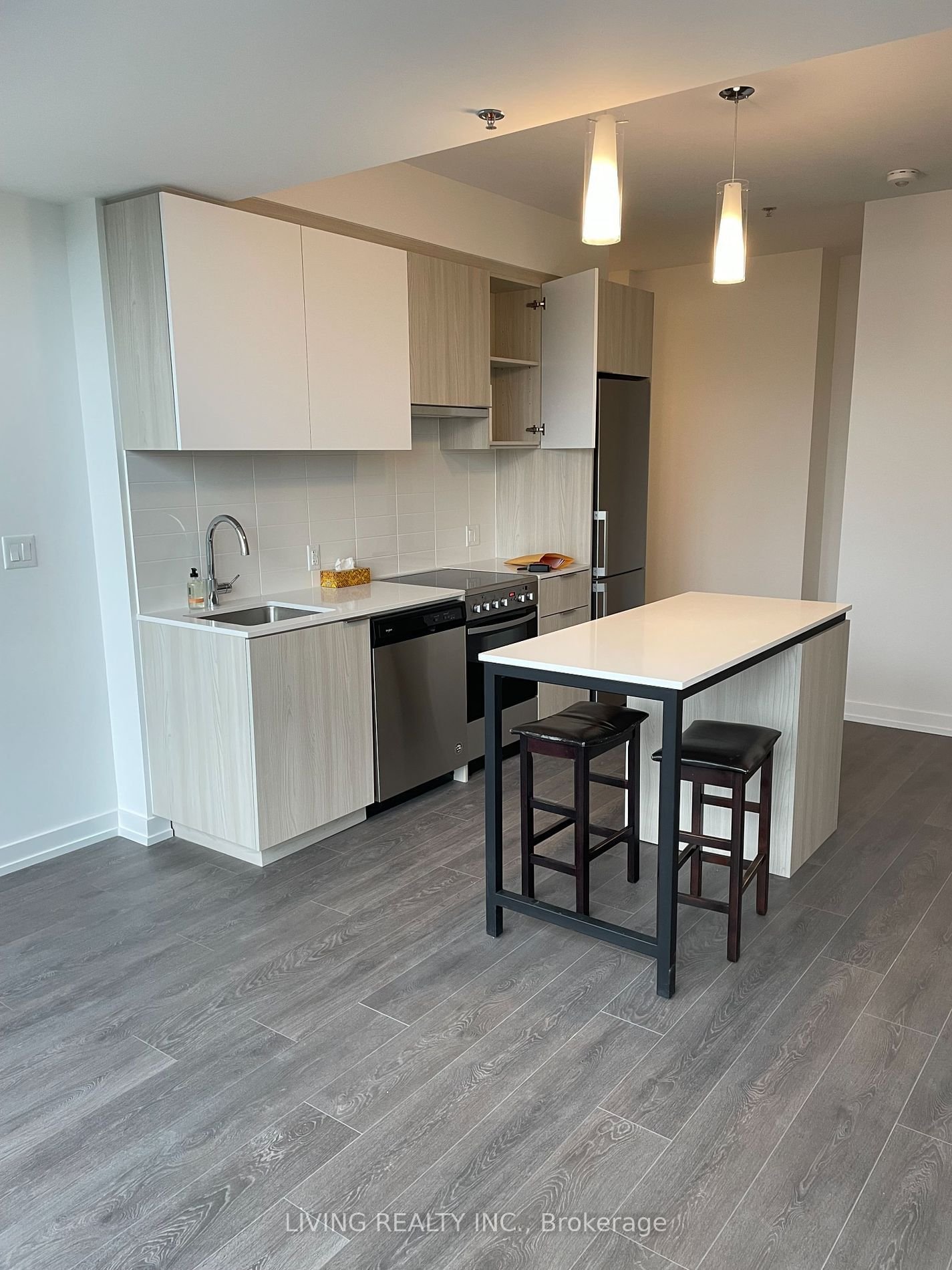 203 College St, unit 401 for rent - image #4