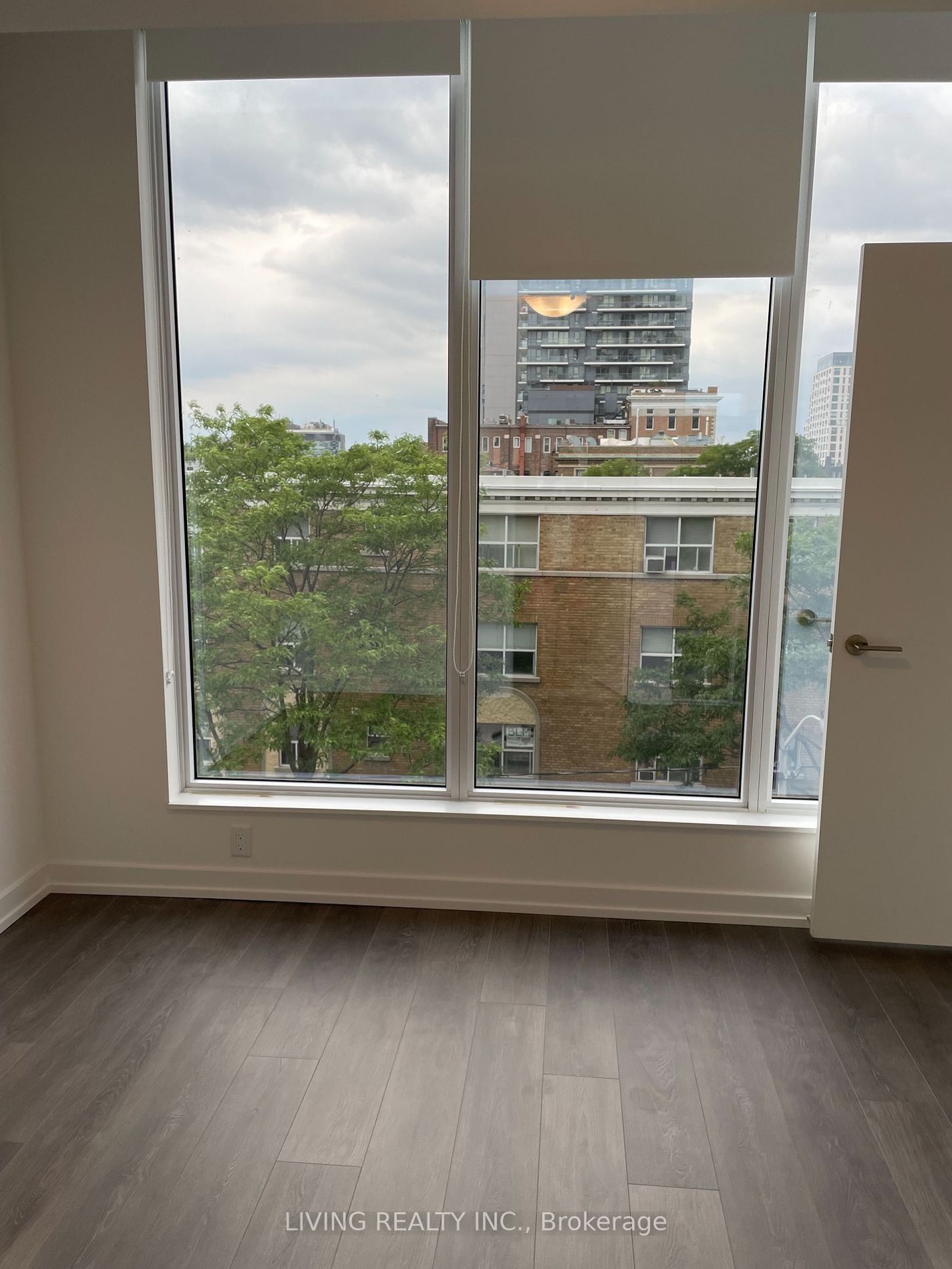 203 College St, unit 401 for rent - image #5