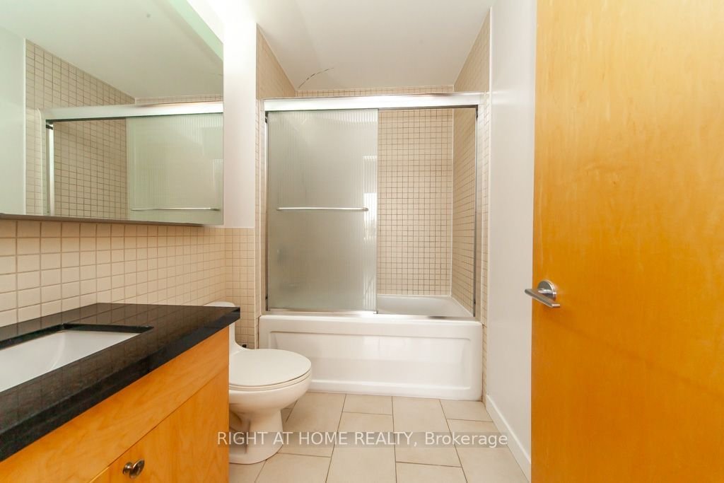 1005 King St W, unit 917 for rent - image #8