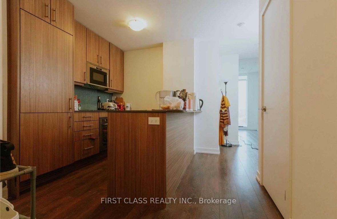 297 College St, unit 823 for rent - image #2