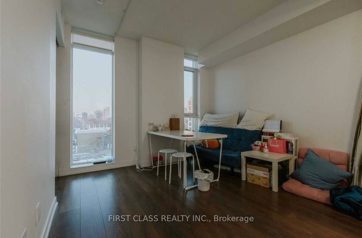 297 College St, unit 823 for rent - image #7