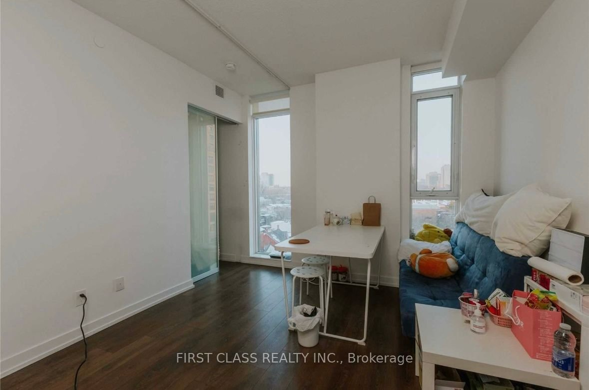 297 College St, unit 823 for rent - image #8