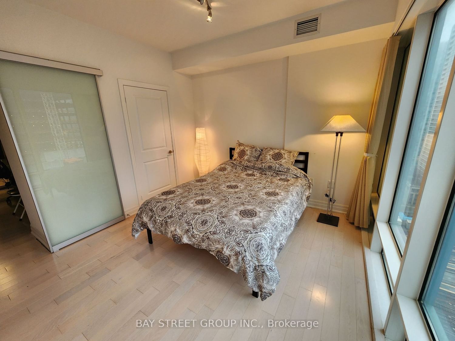 8 The Esplanade, unit 1902 for rent