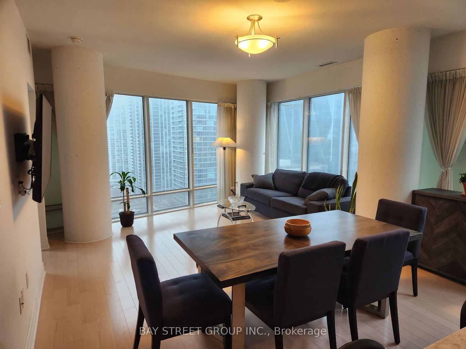 8 The Esplanade, unit 1902 for rent