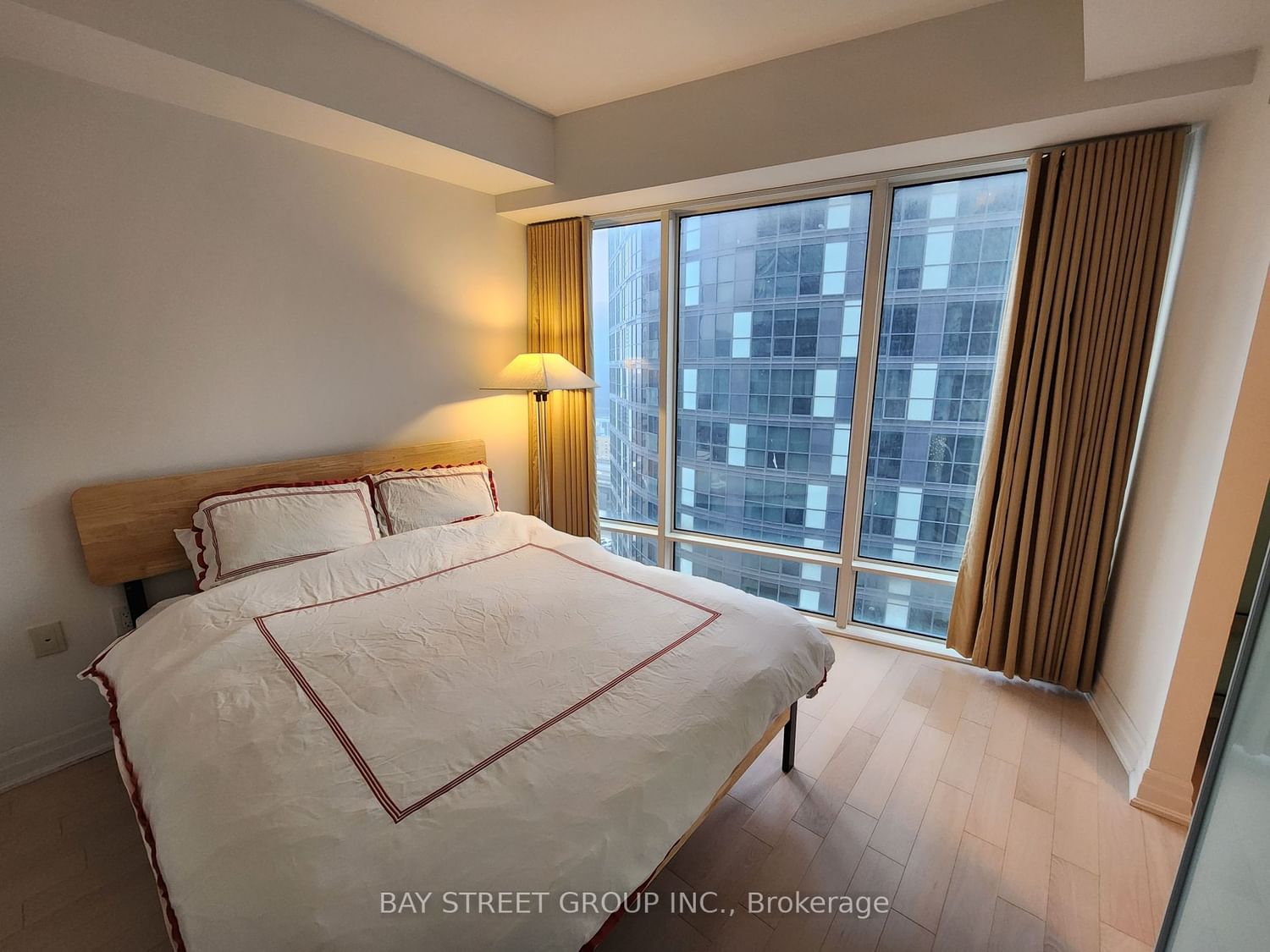 8 The Esplanade, unit 1902 for rent