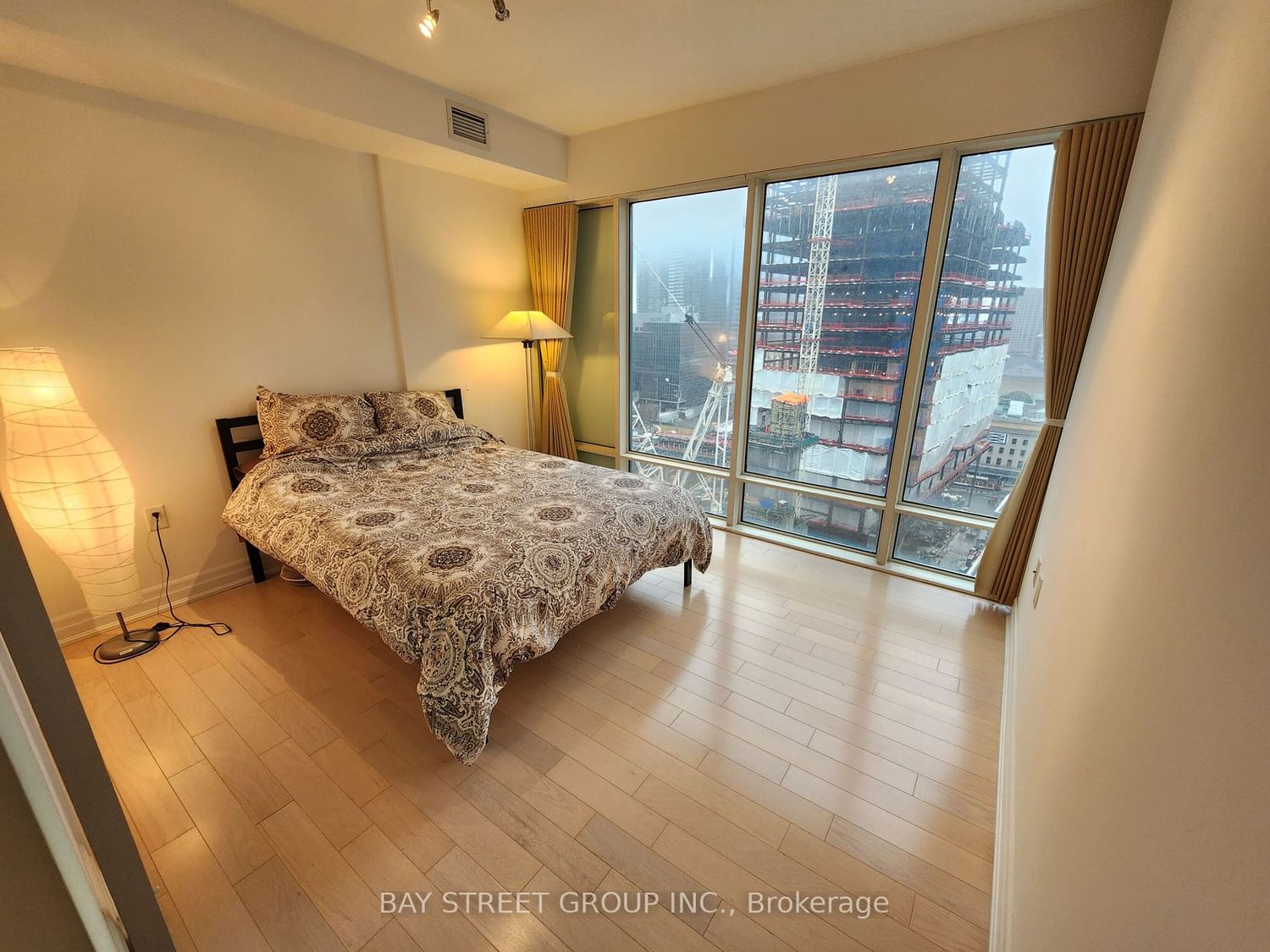 8 The Esplanade, unit 1902 for rent