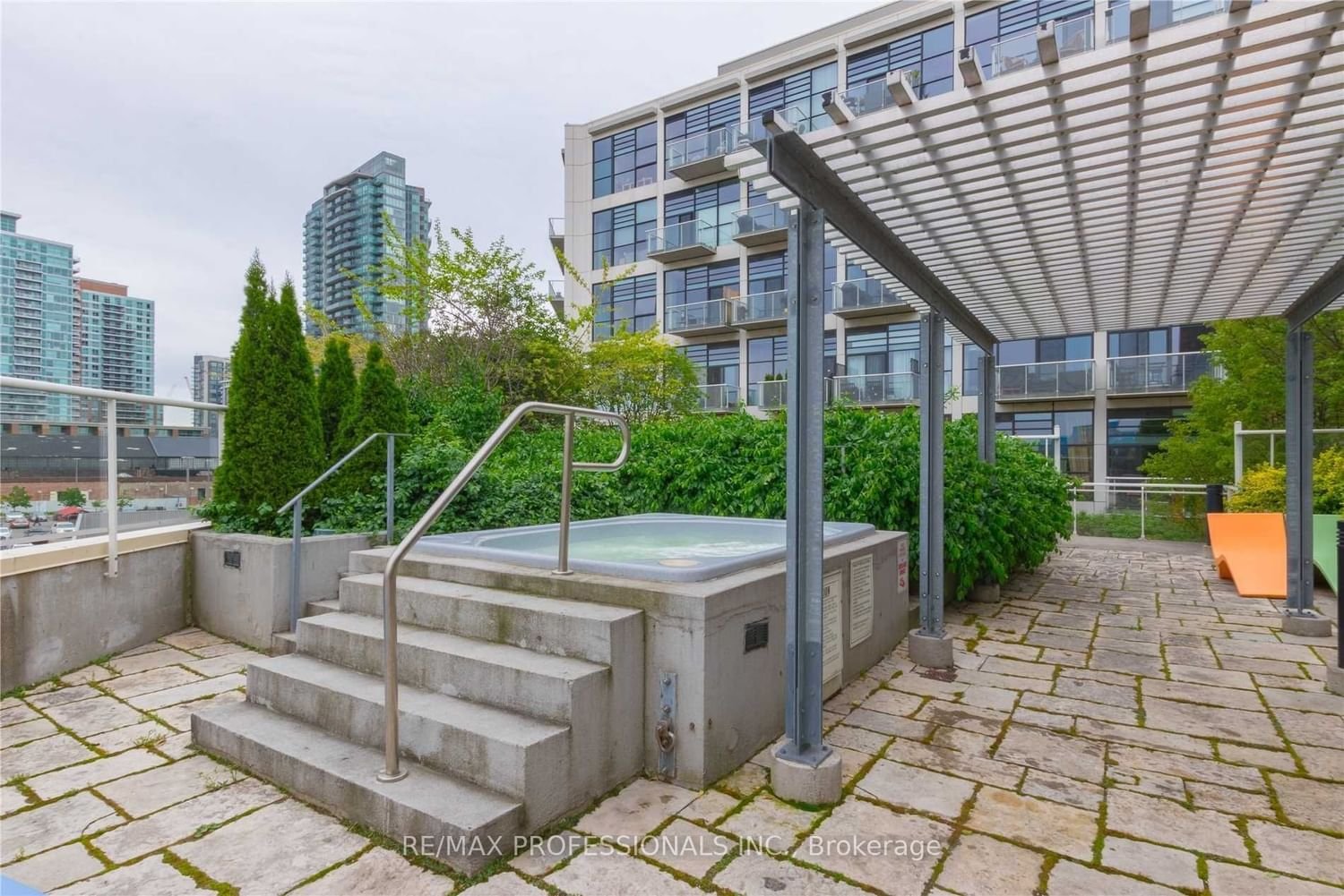 43 Hanna Ave, unit 604 for rent - image #12