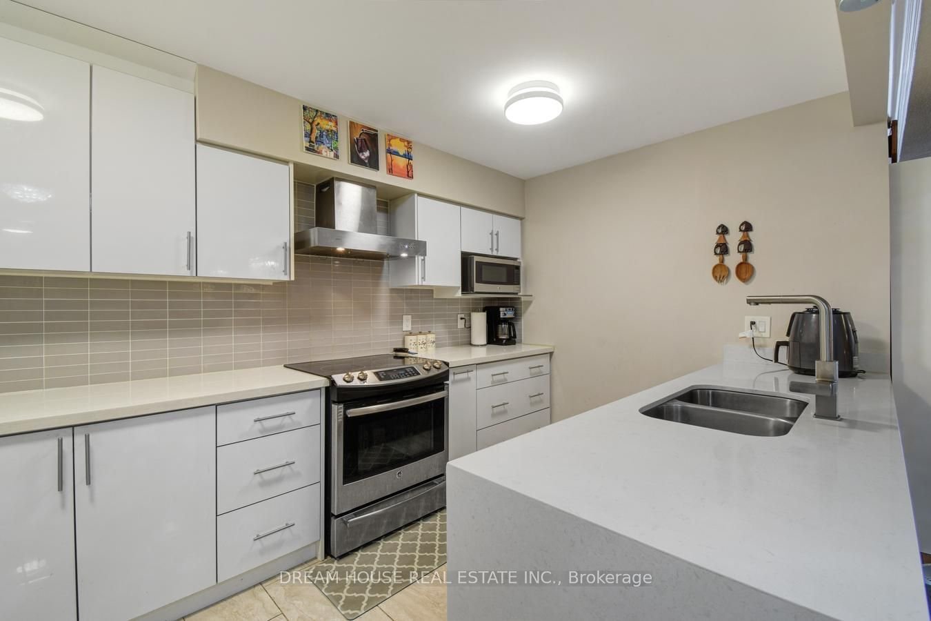 30 Greenfield Ave, unit 603 for sale - image #8