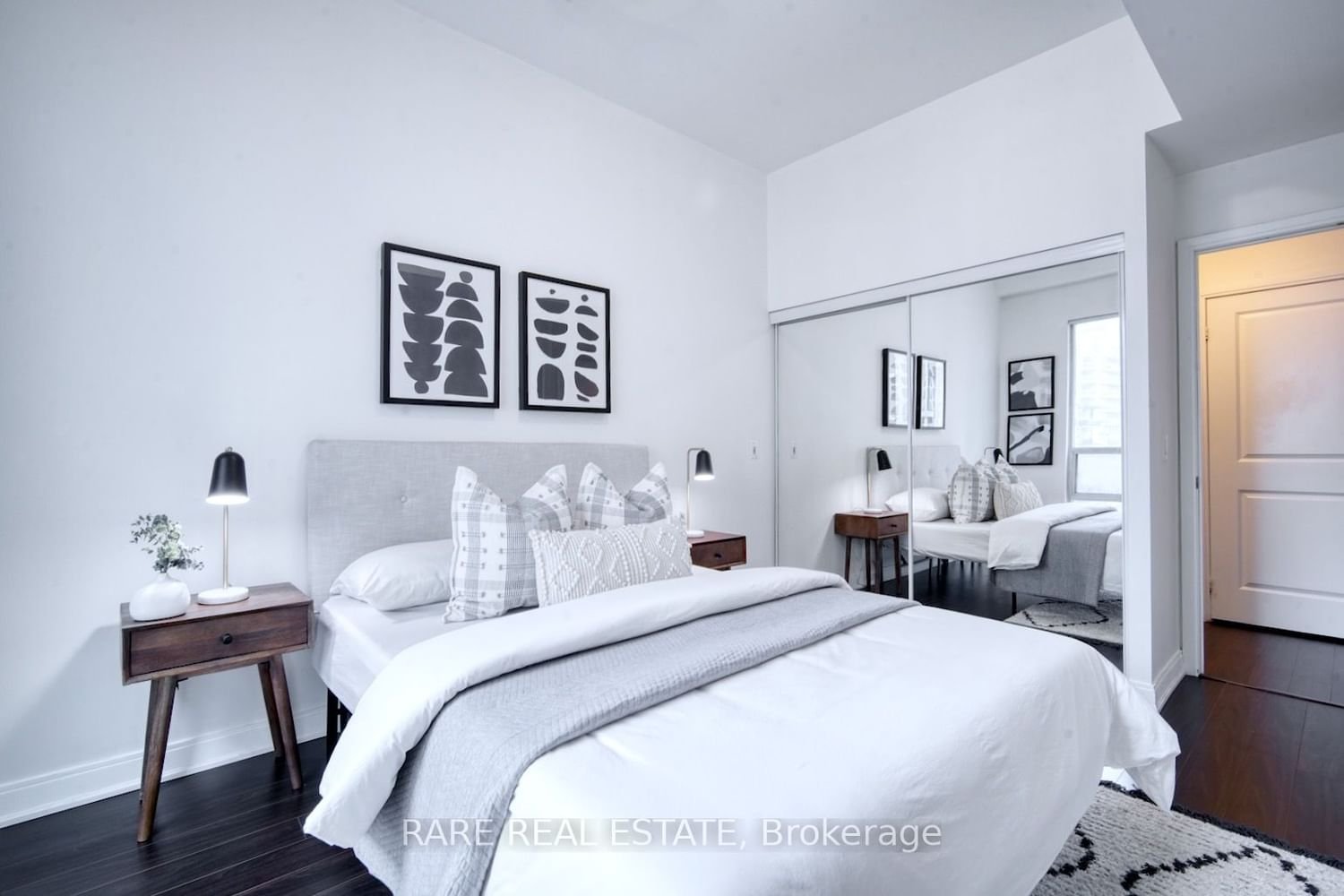 88 Broadway Ave, unit 811 for sale - image #15