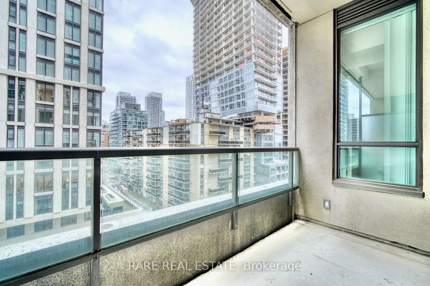 88 Broadway Ave, unit 811 for sale - image #22