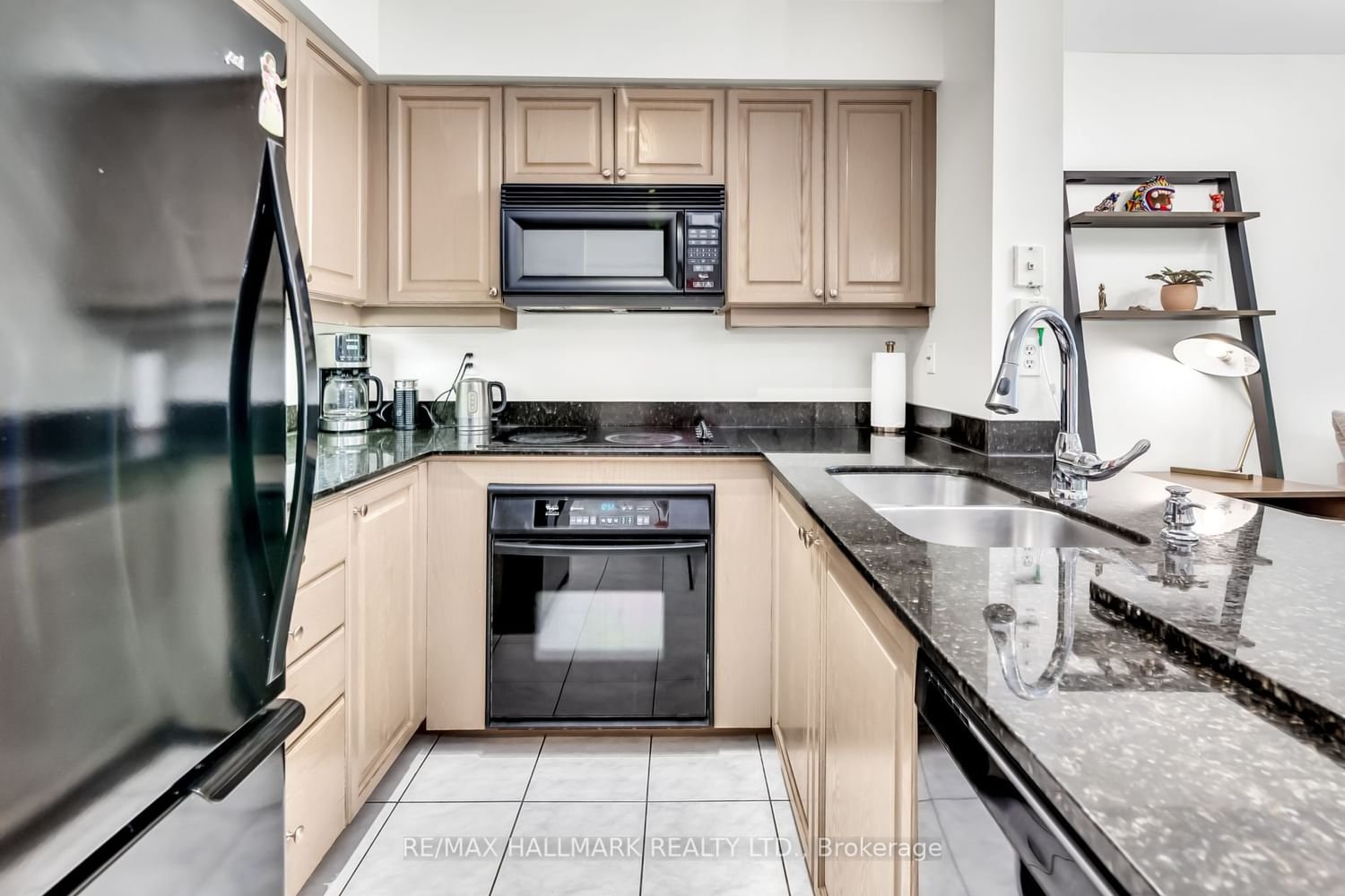 188 Redpath Ave, unit 207 for sale - image #4
