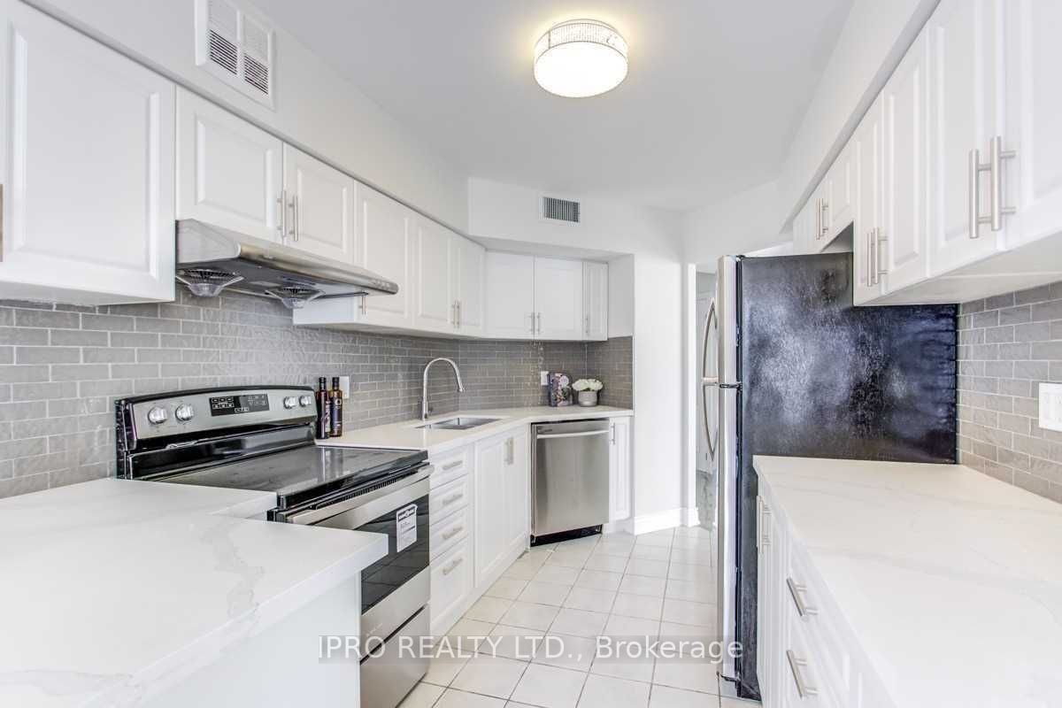 30 Greenfield Ave, unit 706 for sale - image #12
