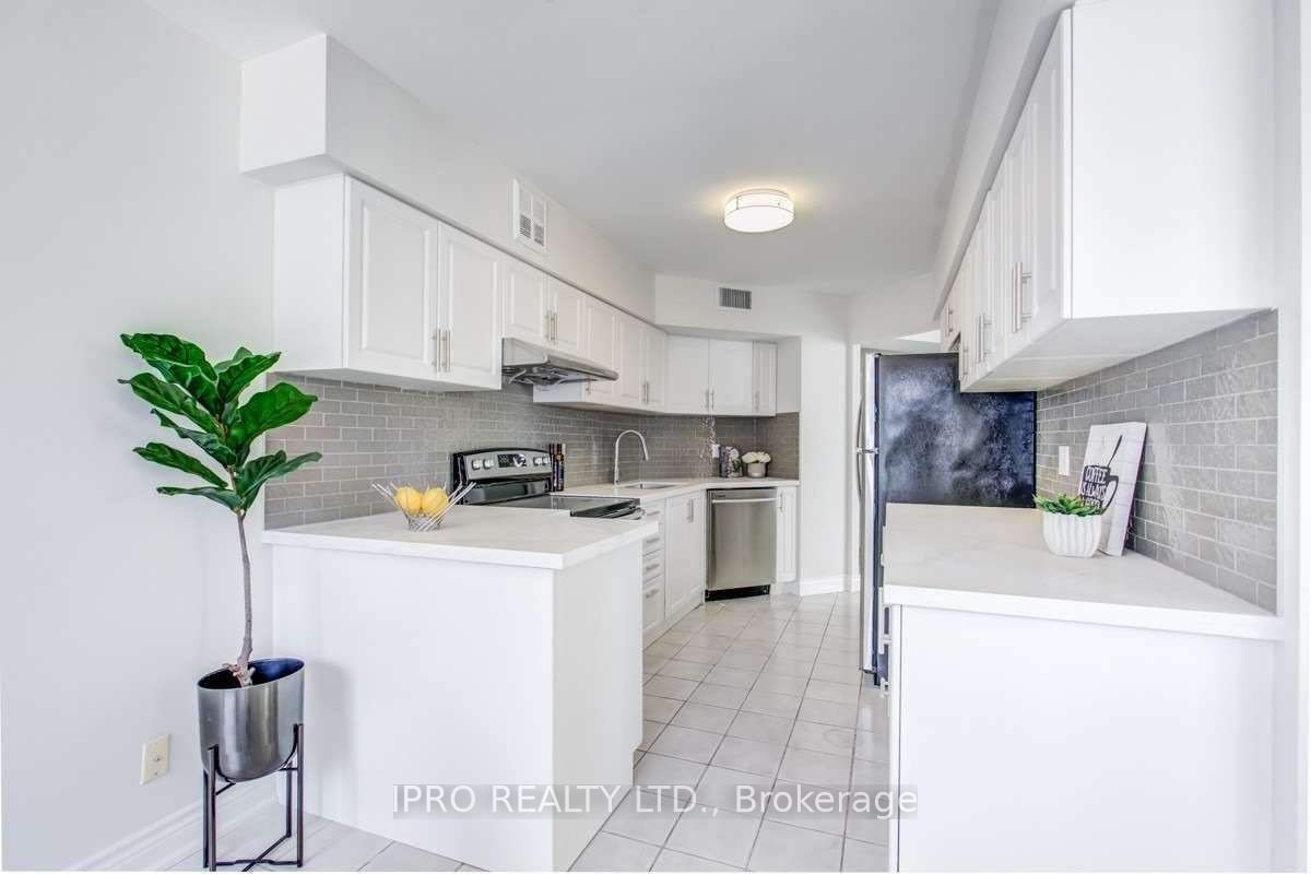 30 Greenfield Ave, unit 706 for sale - image #14