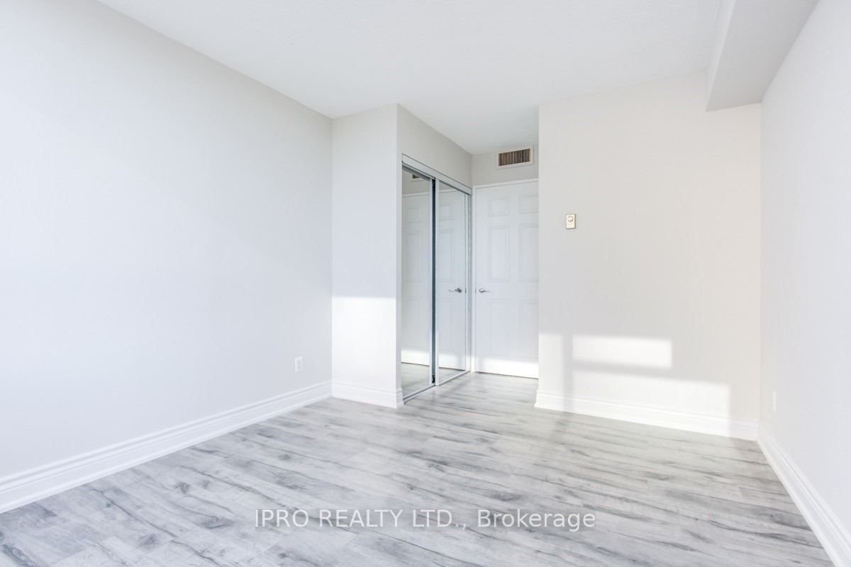 30 Greenfield Ave, unit 706 for sale - image #21