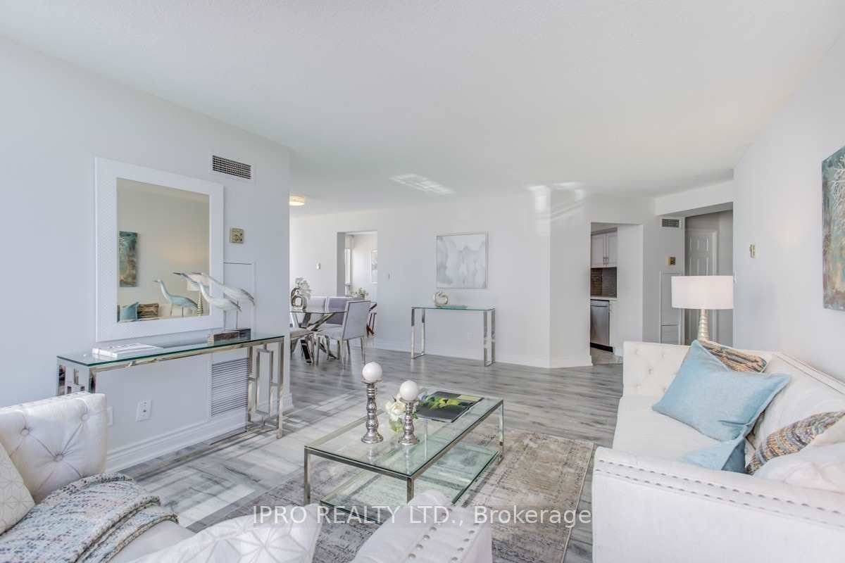 30 Greenfield Ave, unit 706 for sale - image #6