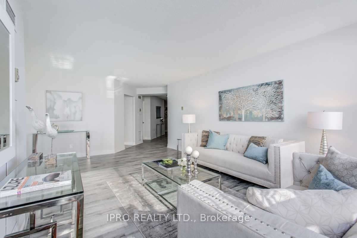 30 Greenfield Ave, unit 706 for sale - image #7