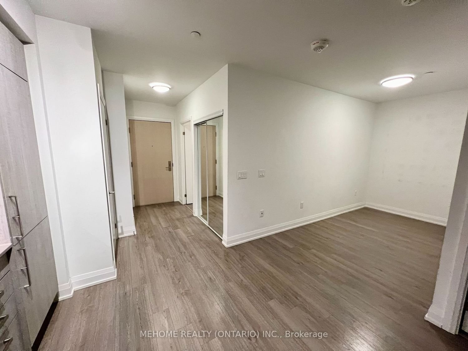 77 Mutual St, unit 402 for rent - image #5