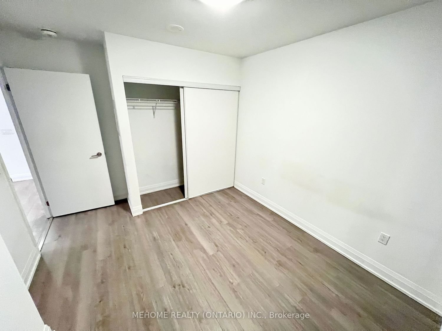 77 Mutual St, unit 402 for rent - image #7