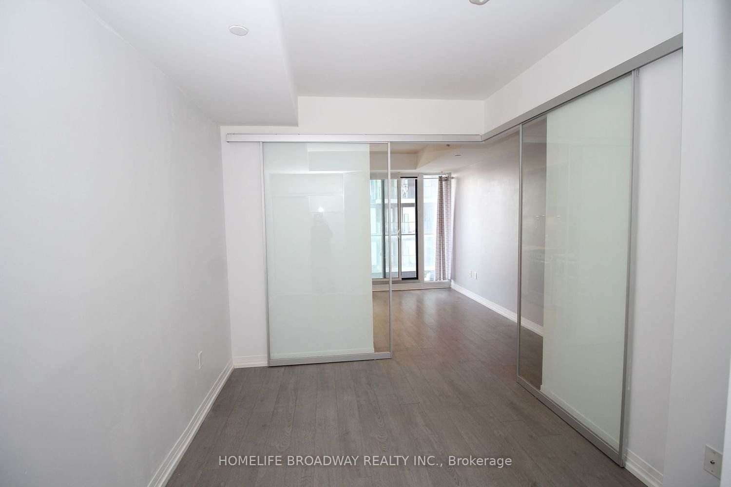 251 Jarvis St, unit 937 for rent - image #5