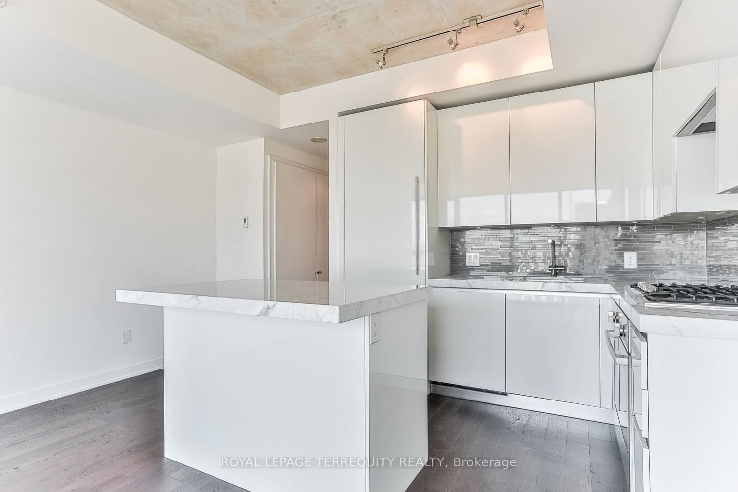 629 King St W, unit Ph 1414 for rent - image #8