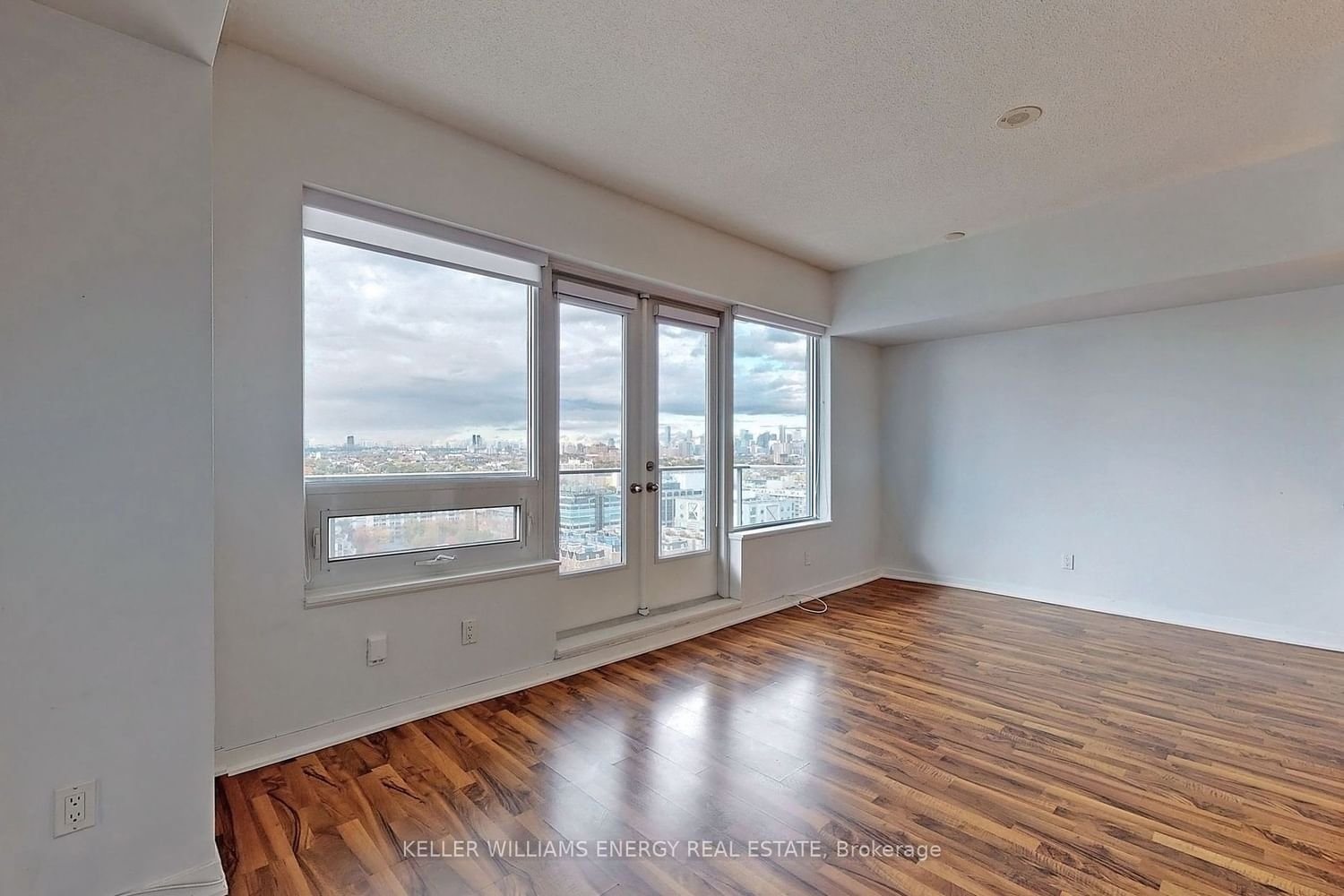 59 East Liberty St, unit 2009 for rent - image #11