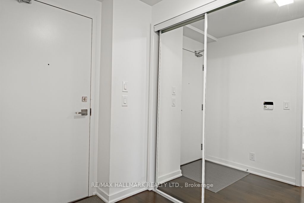 14 York St, unit 1701 for sale - image #27