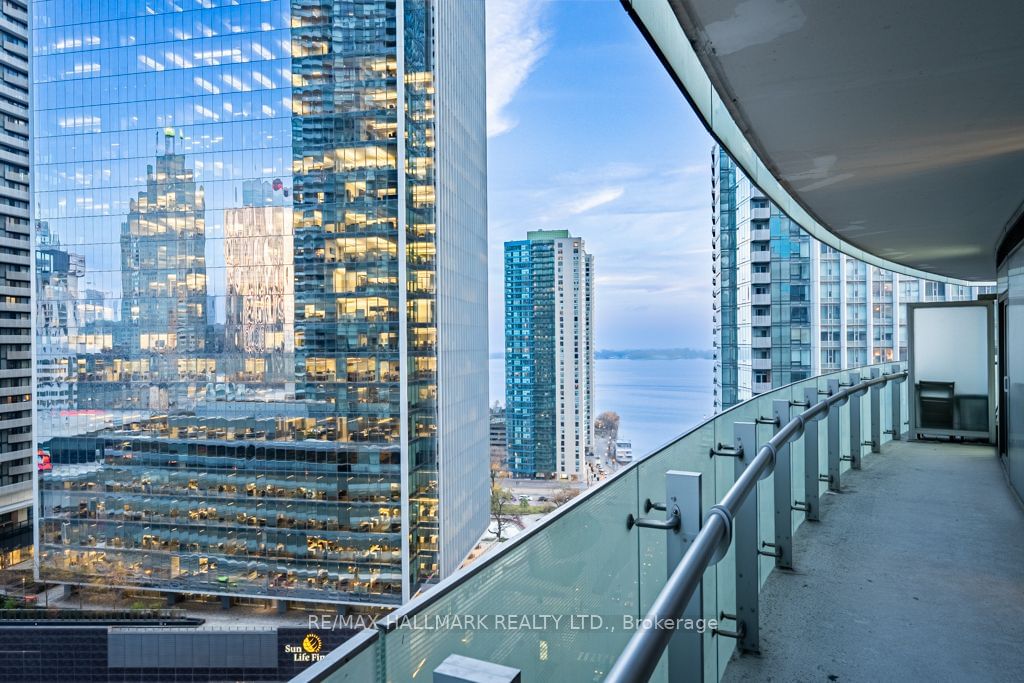 14 York St, unit 1701 for sale - image #33