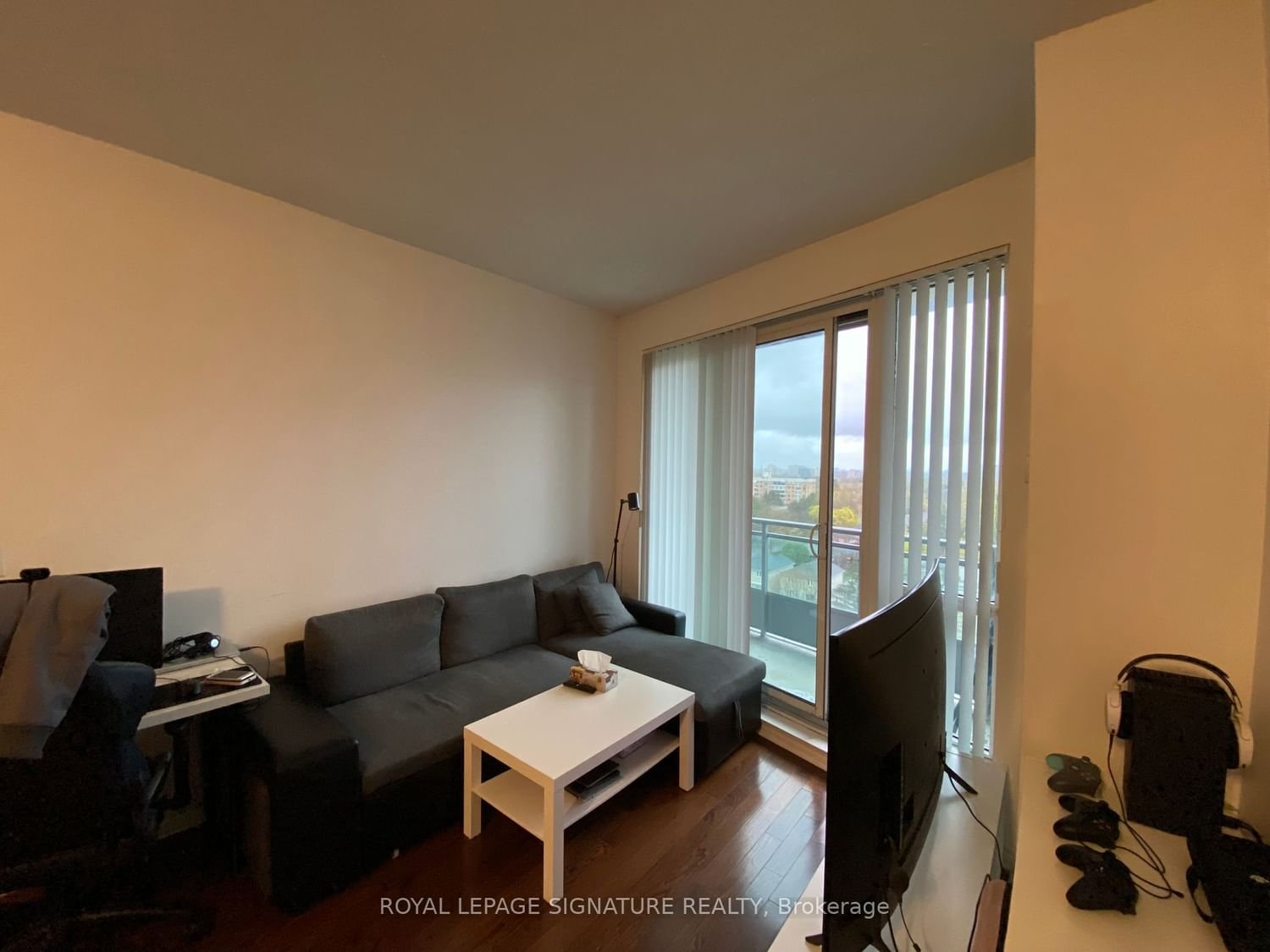 18 Holmes Ave, unit 1002 for rent - image #5