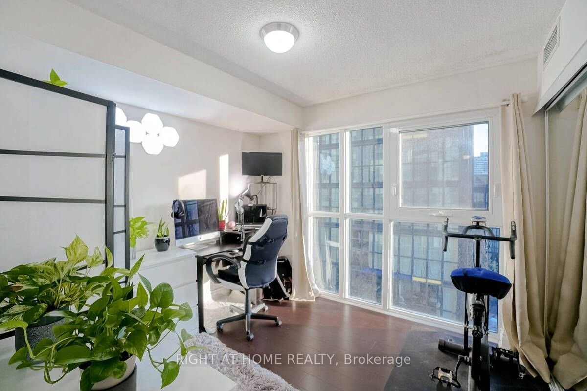 28 Ted Rogers Way, unit 904 for rent - image #13