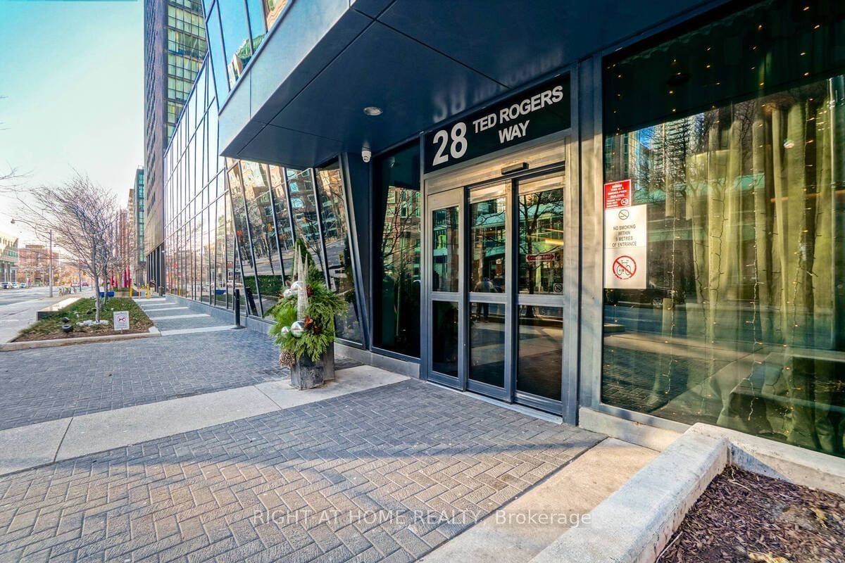 28 Ted Rogers Way, unit 904 for rent - image #2