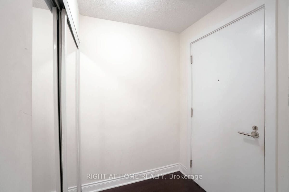 28 Ted Rogers Way, unit 904 for rent - image #3