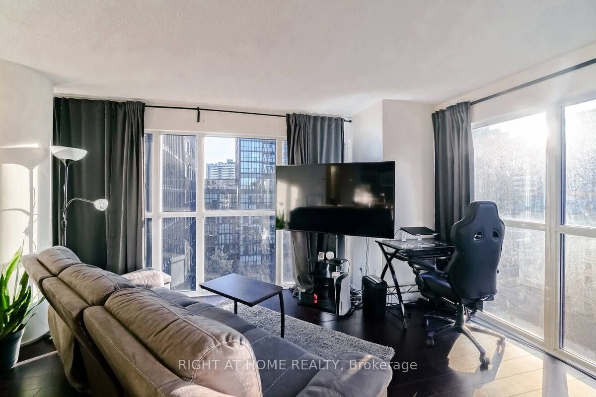 28 Ted Rogers Way, unit 904 for rent - image #8