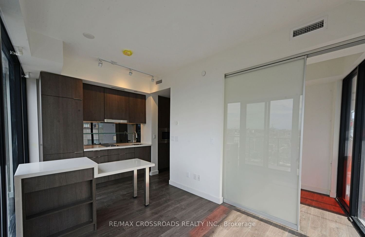 215 Queen St W, unit 1101 for rent - image #7