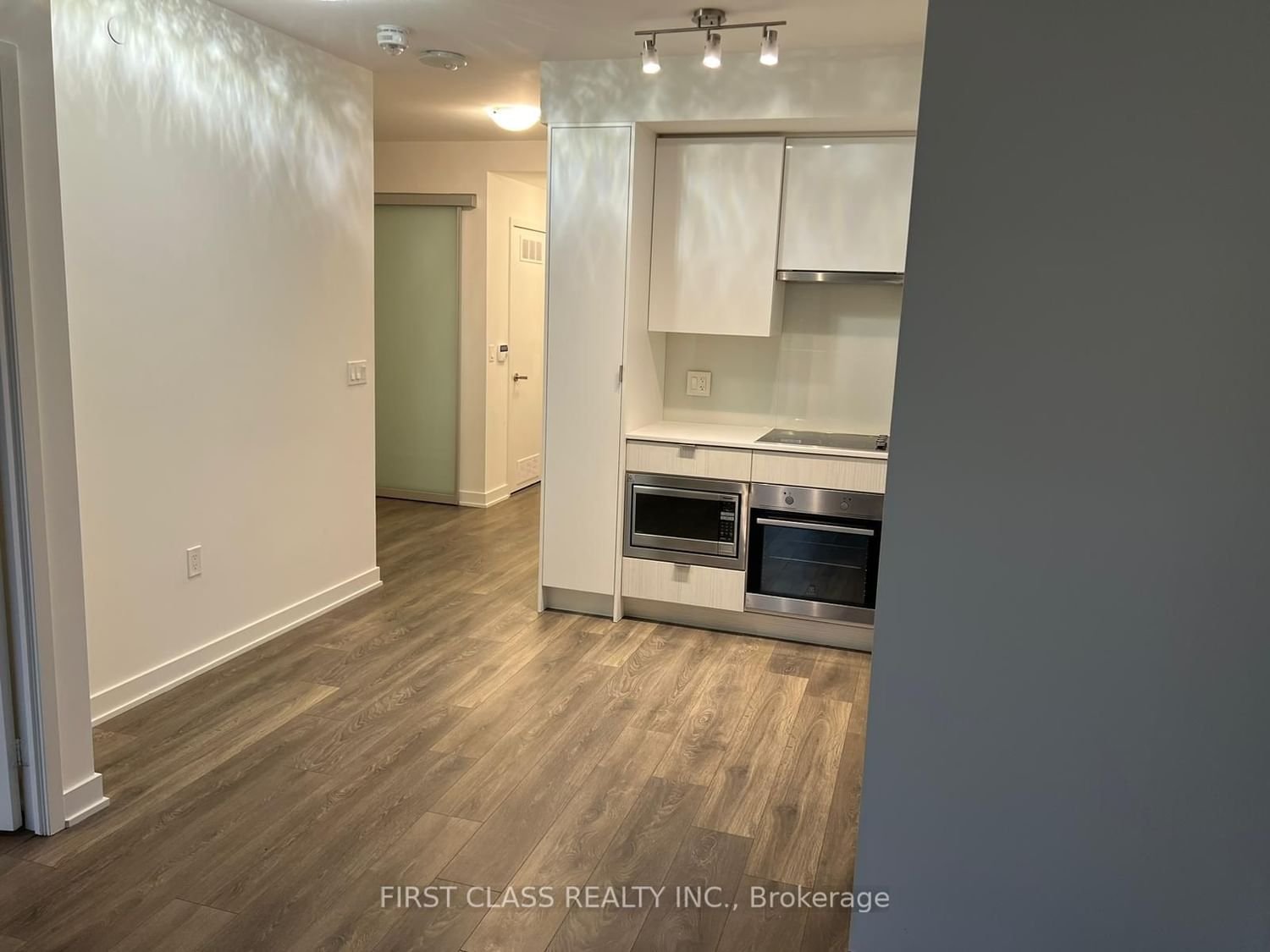 99 Broadway Ave, unit 1211 for rent - image #3