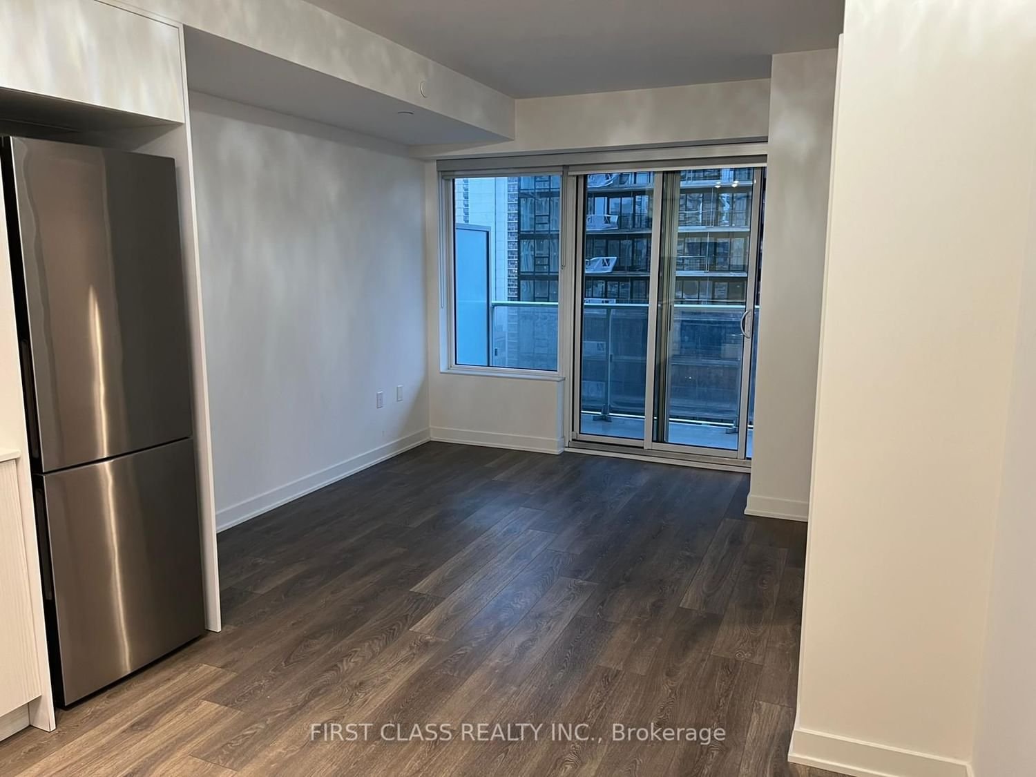 99 Broadway Ave, unit 1211 for rent - image #6