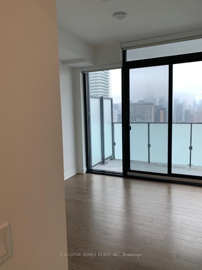 20 Lombard St, unit 4011 for rent - image #19