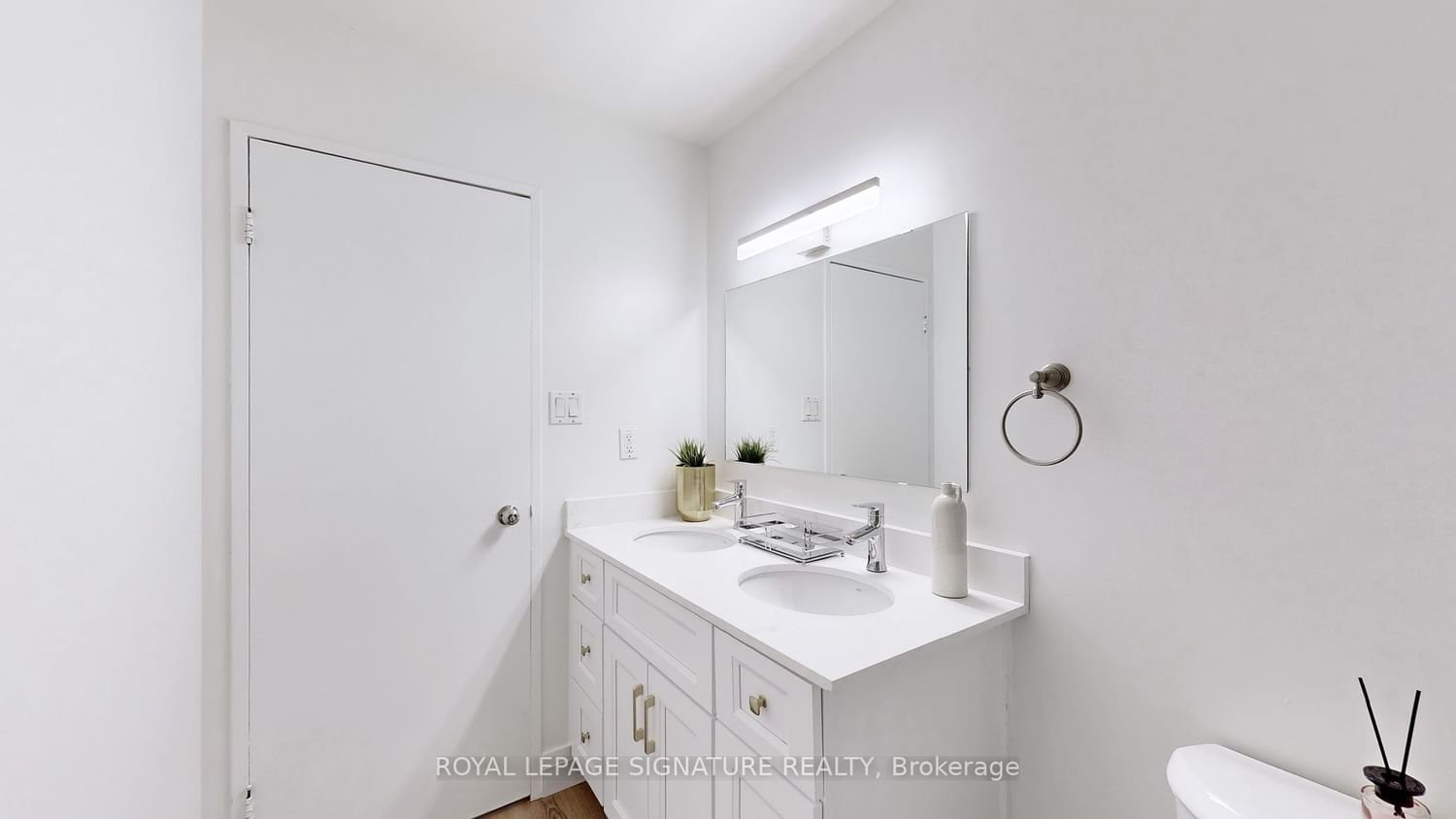 15 Pebble Bywy, unit 54 for sale - image #24