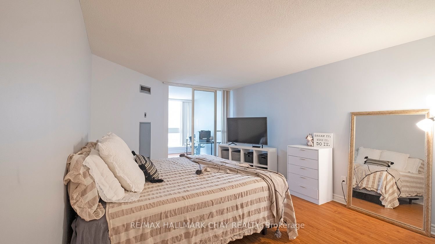 10 Kenneth Ave, unit 1103 for sale - image #5