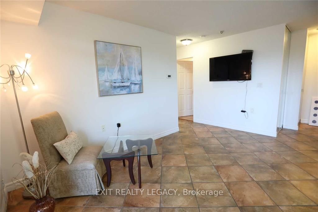 555 Wilson Heights Blvd, unit 304 for sale - image #10
