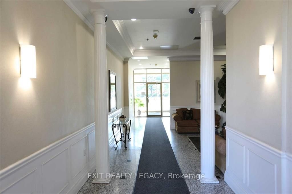 555 Wilson Heights Blvd, unit 304 for sale - image #3