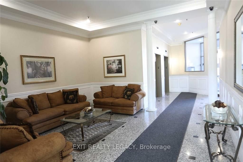 555 Wilson Heights Blvd, unit 304 for sale - image #5
