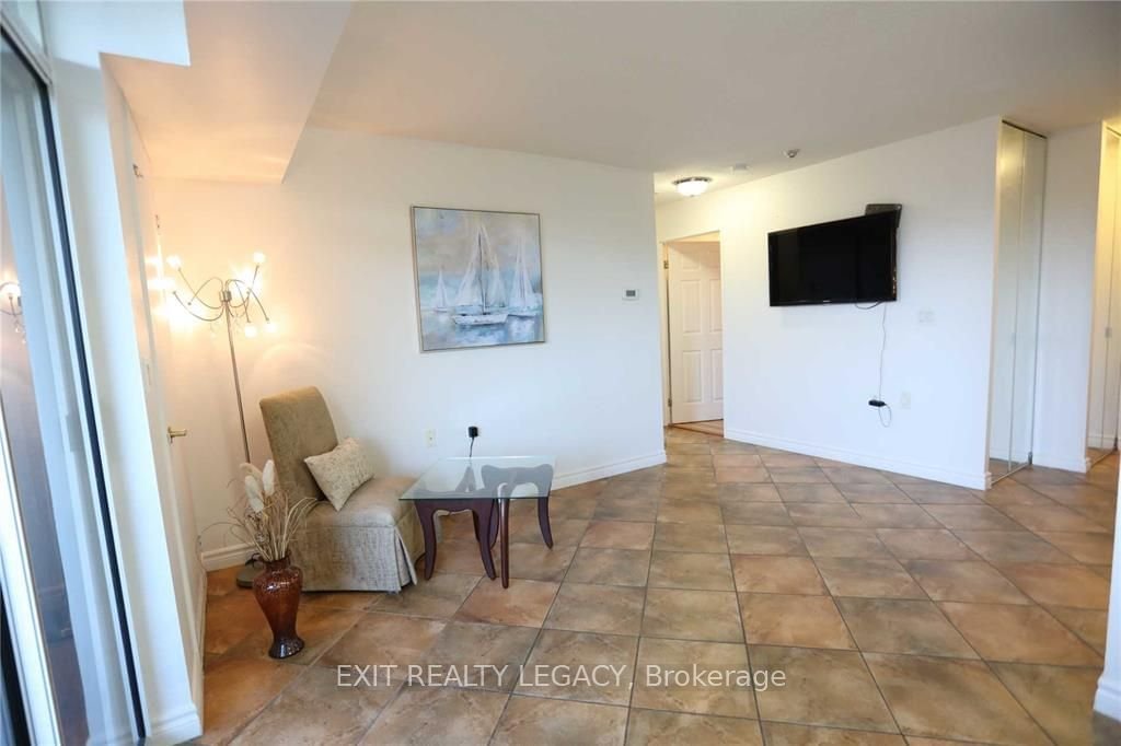 555 Wilson Heights Blvd, unit 304 for sale - image #8