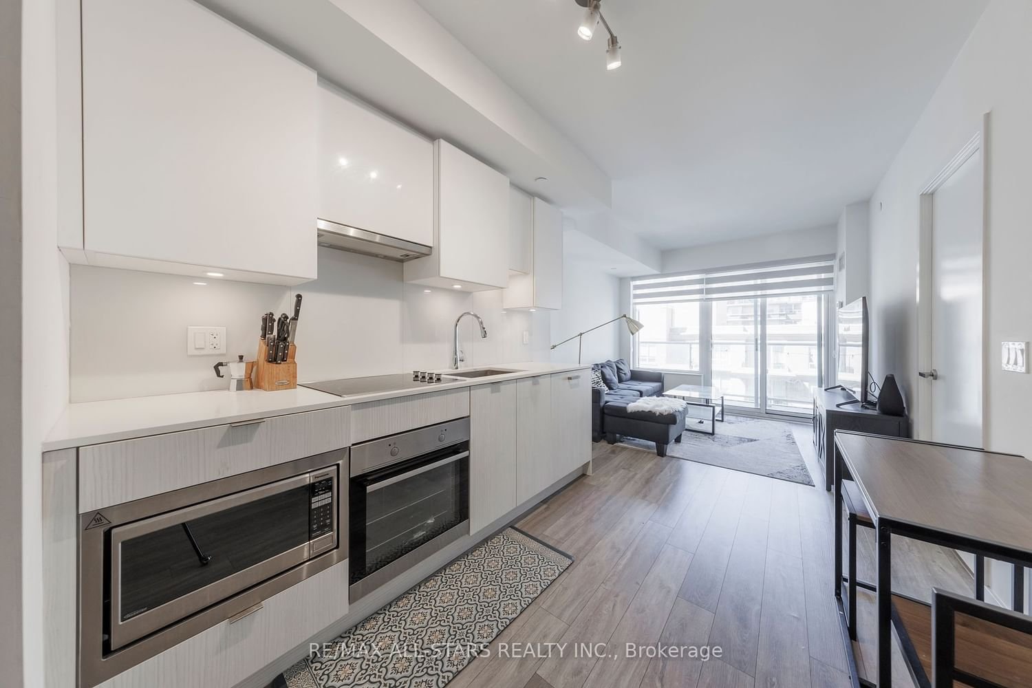195 Redpath Ave, unit 711 for sale - image #3