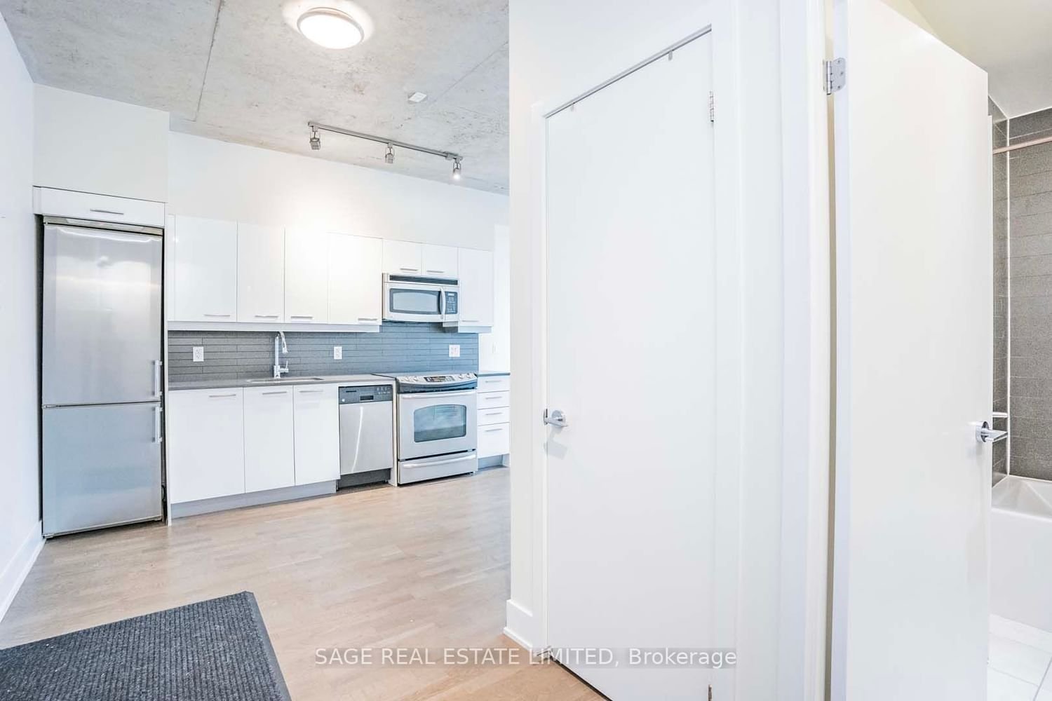 90 Trinity St, unit 305 for rent - image #19