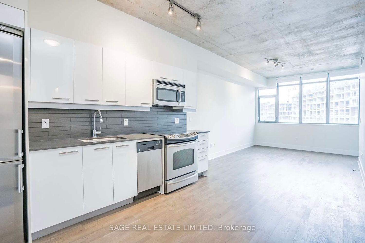 90 Trinity St, unit 305 for rent - image #6